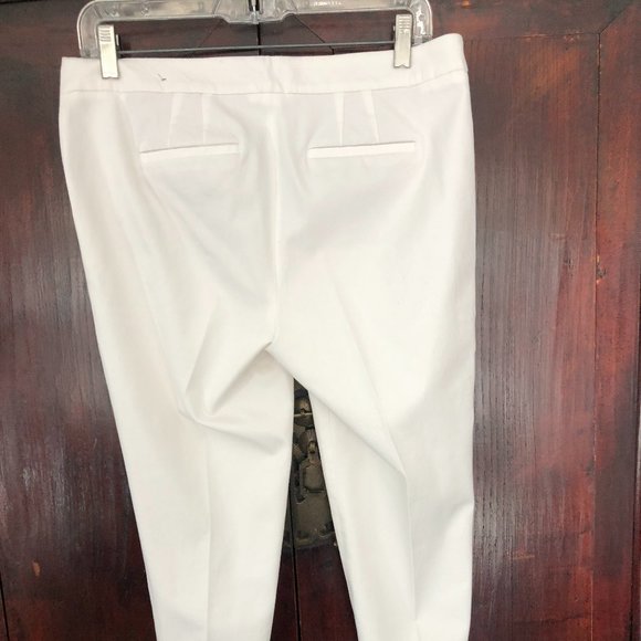 White Talbot's Chatham Scalloped Hem Crops - Picture 4 of 6